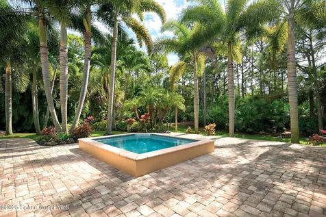 4580 Hunters Run Circle Grant FL 32949