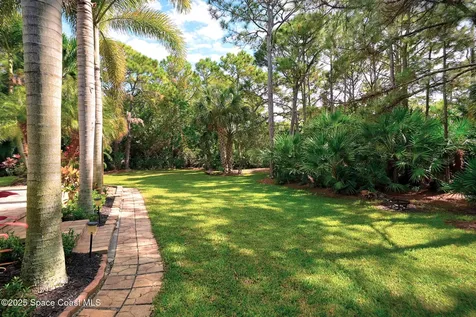 4580 Hunters Run Circle Grant FL 32949