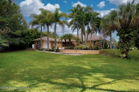 4580 Hunters Run Circle Grant FL 32949