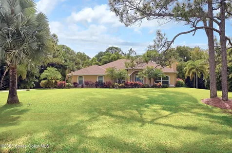 4580 Hunters Run Circle Grant FL 32949