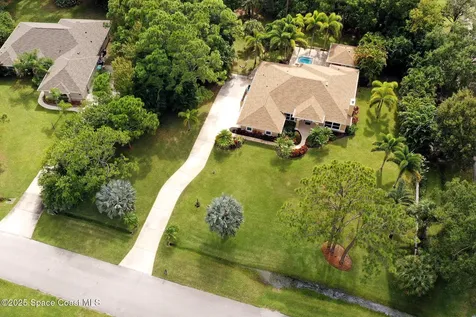 4580 Hunters Run Circle Grant FL 32949