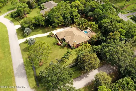 4580 Hunters Run Circle Grant FL 32949