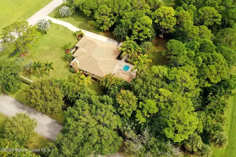 4580 Hunters Run Circle Grant FL 32949