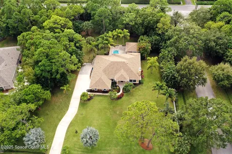 4580 Hunters Run Circle Grant FL 32949