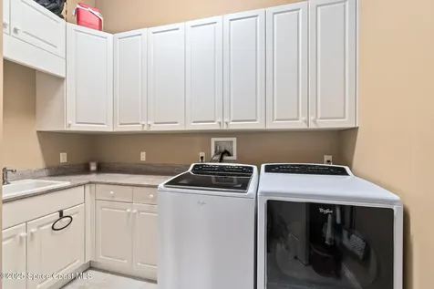 17 Harbour Isle Drive W Hutchinson Island FL 34949