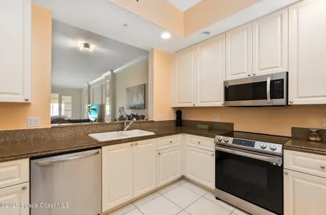 17 Harbour Isle Drive W Hutchinson Island FL 34949
