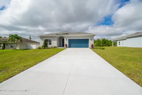 542 De Groodt Road SW Palm Bay FL 32908