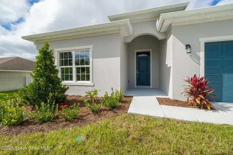 542 De Groodt Road SW Palm Bay FL 32908