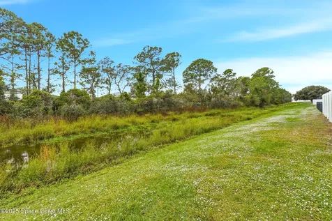 627 Peachtree Street Titusville FL 32780