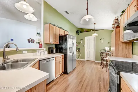 1652 La Maderia Drive SW Palm Bay FL 32908