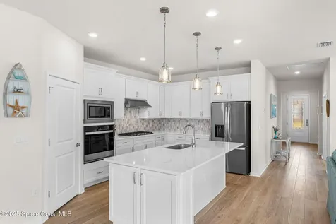 8870 Shoreline Avenue Melbourne FL 32940