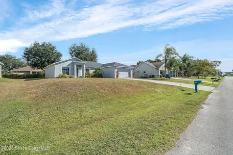 735 Crestline Lane NE Palm Bay FL 32907
