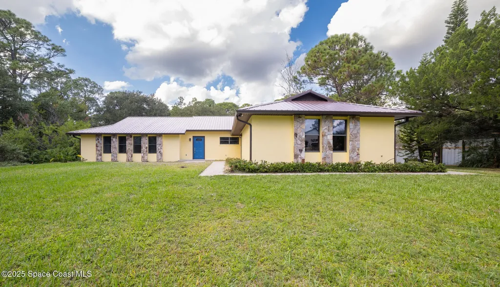 3772 E R Smyth Drive Mims FL 32754
