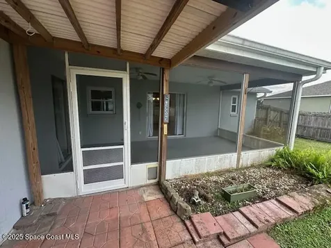 561 Sherman Street SE Palm Bay FL 32909