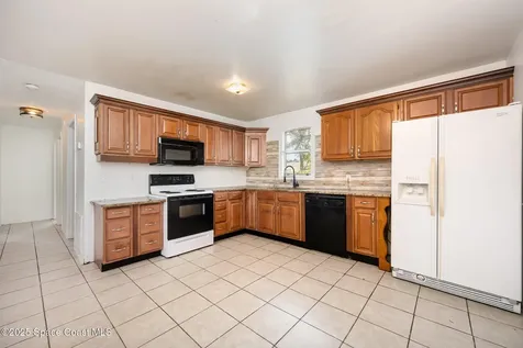 2126 Whiteside Avenue SE Palm Bay FL 32909