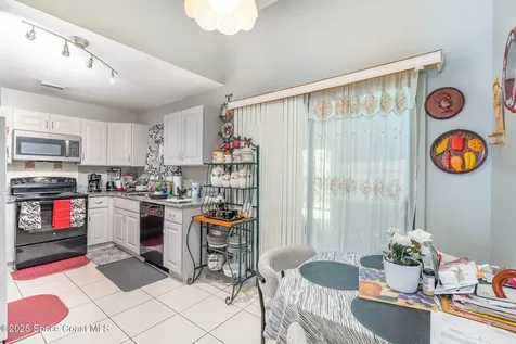 915 Elmont Street NW Palm Bay FL 32907