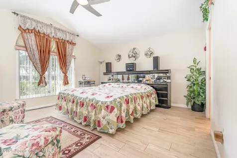 915 Elmont Street NW Palm Bay FL 32907