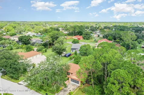 915 Elmont Street NW Palm Bay FL 32907