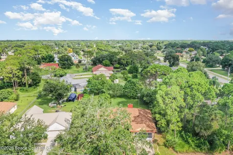 915 Elmont Street NW Palm Bay FL 32907