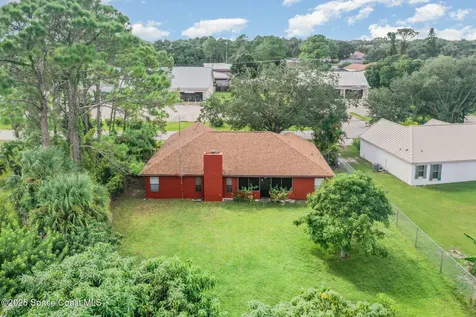 915 Elmont Street NW Palm Bay FL 32907