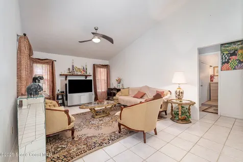 915 Elmont Street NW Palm Bay FL 32907