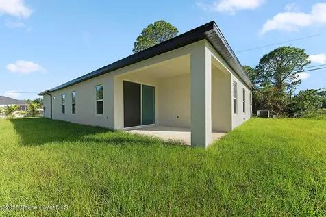 2718 Lakeland Avenue SW Palm Bay FL 32908
