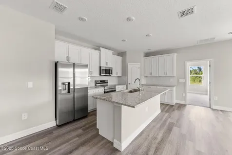 2718 Lakeland Avenue SW Palm Bay FL 32908