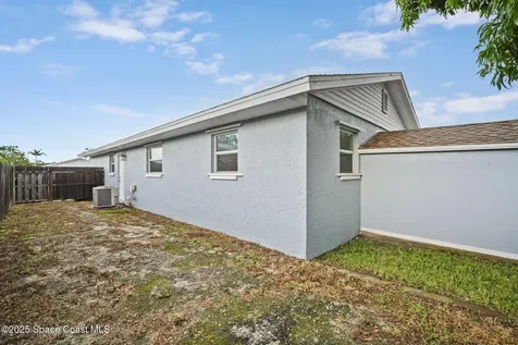 199 Via De La Reina Merritt Island FL 32953