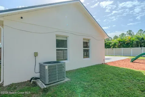 490 Tillman Avenue SW Palm Bay FL 32908