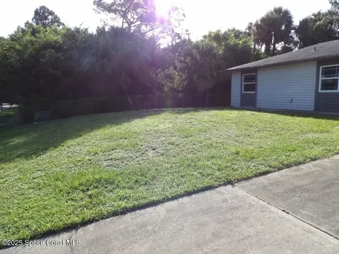 916 Le Baron Street SW Palm Bay FL 32908