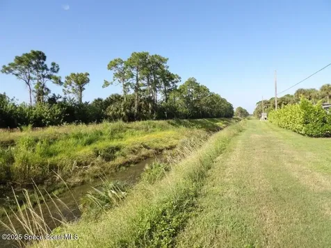916 Le Baron Street SW Palm Bay FL 32908