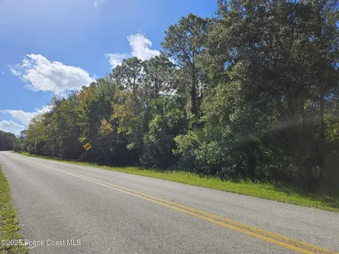 4600 N Beacon Light Road N Edgewater FL 32141
