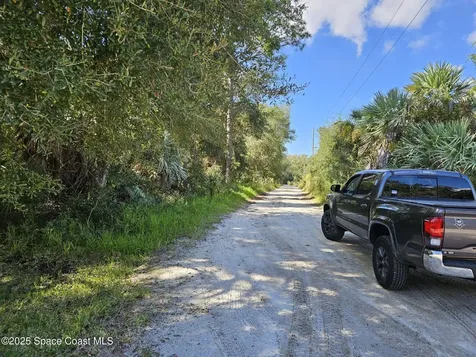 4600 N Beacon Light Road N Edgewater FL 32141