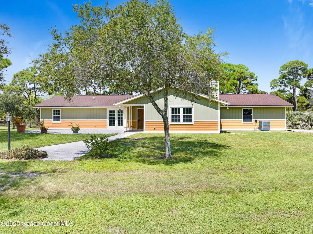 6570 Whispering Pines Lane Grant FL 32949