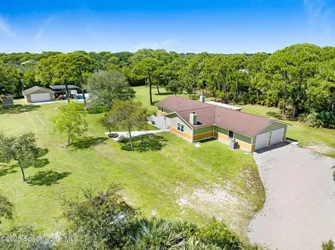 6570 Whispering Pines Lane Grant FL 32949