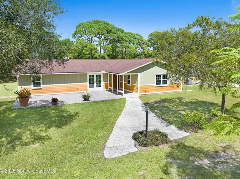 6570 Whispering Pines Lane Grant FL 32949