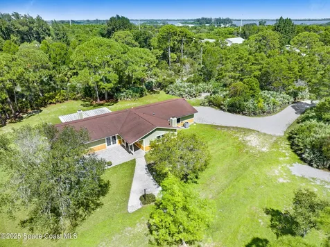 6570 Whispering Pines Lane Grant FL 32949