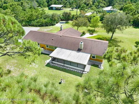 6570 Whispering Pines Lane Grant FL 32949