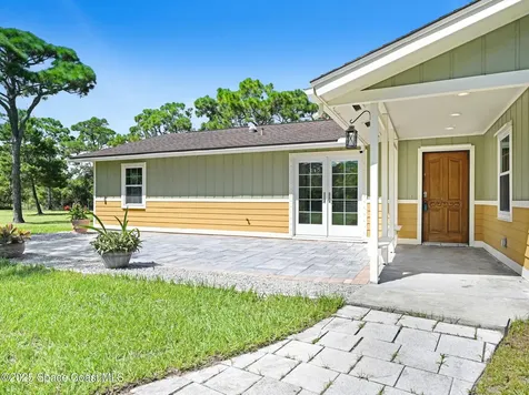 6570 Whispering Pines Lane Grant FL 32949