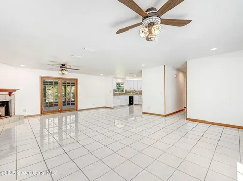 6570 Whispering Pines Lane Grant FL 32949