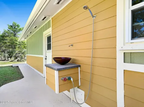 6570 Whispering Pines Lane Grant FL 32949