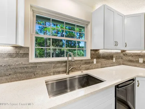 6570 Whispering Pines Lane Grant FL 32949
