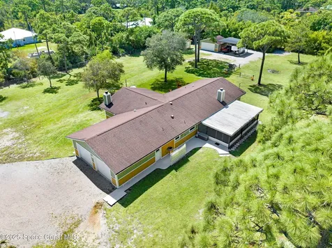 6570 Whispering Pines Lane Grant FL 32949