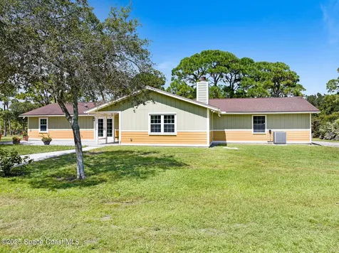 6570 Whispering Pines Lane Grant FL 32949