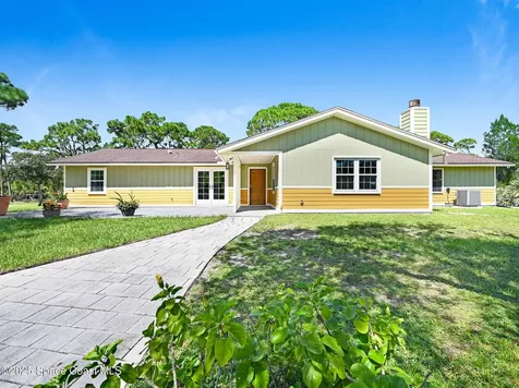 6570 Whispering Pines Lane Grant FL 32949