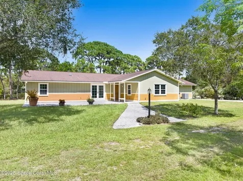 6570 Whispering Pines Lane Grant FL 32949