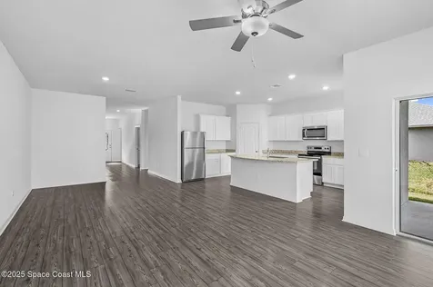 435 Olney Street SW Palm Bay FL 32908