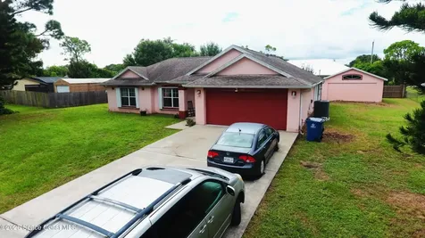 816 Hawser Street NE Palm Bay FL 32907