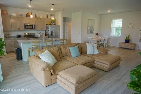 1909 Thomasville Avenue SE Palm Bay FL 32909
