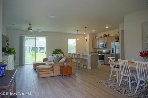 1909 Thomasville Avenue SE Palm Bay FL 32909